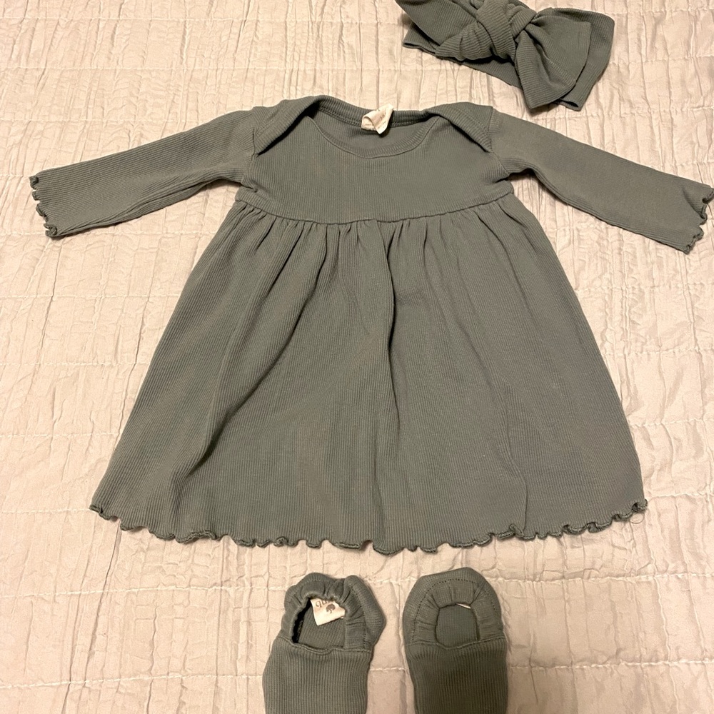 3-6 month Green Kate Quinn Dress and Accessories, EUC